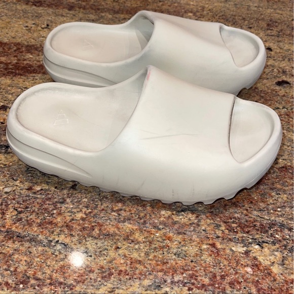 size 5 adidas originals yeezy slide sandals